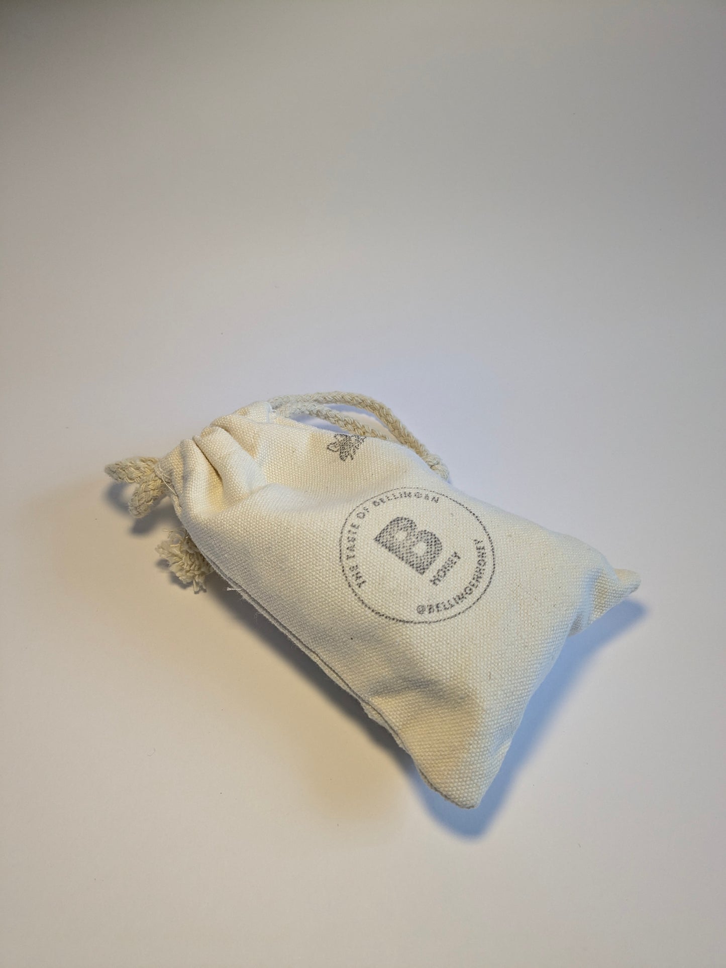 Hand-Poured Beeswax Tea Lights in Linen Calico Bag – Pack of 5